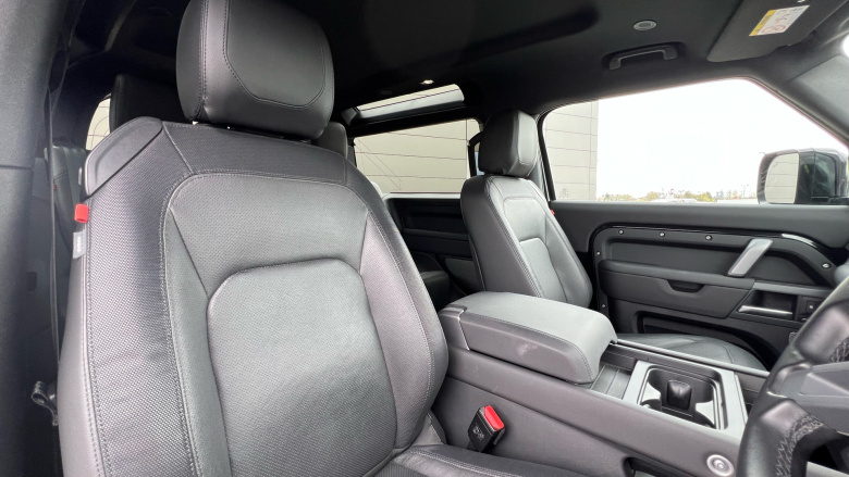 Land Rover Defender 2.0 P300 X-Dynamic SE 90 3dr Auto Petrol Estate